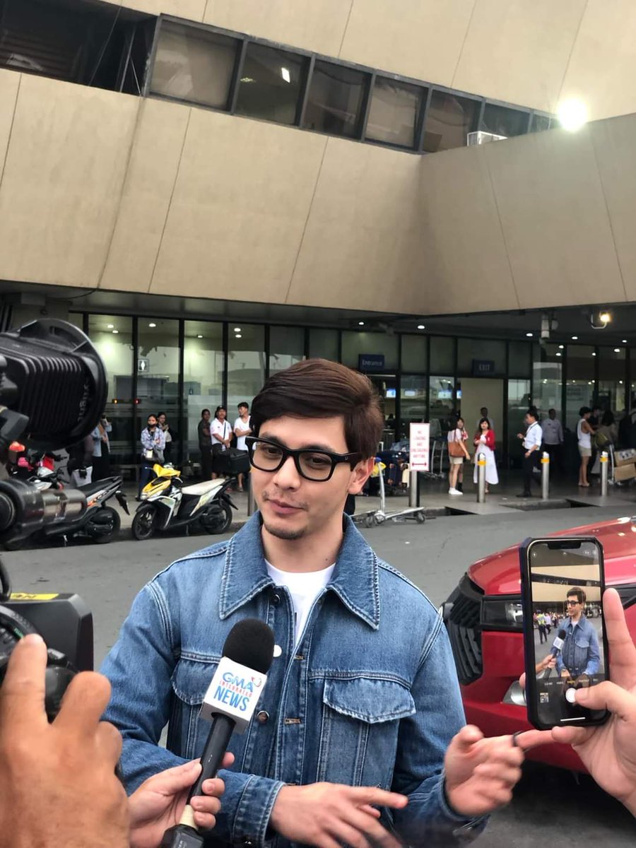 solidwarriors02's tweet photo. Have a safe flight, ALDEN!🇨🇦✈️

We're ready for you, Ethan!🫶
Thank you, Ms. Nate for the photos😊

@aldenrichards02
#HelloLoveAgain #AldenRichards 
©️Ms. Nate • FB https://t.co/9FyyN20SPK