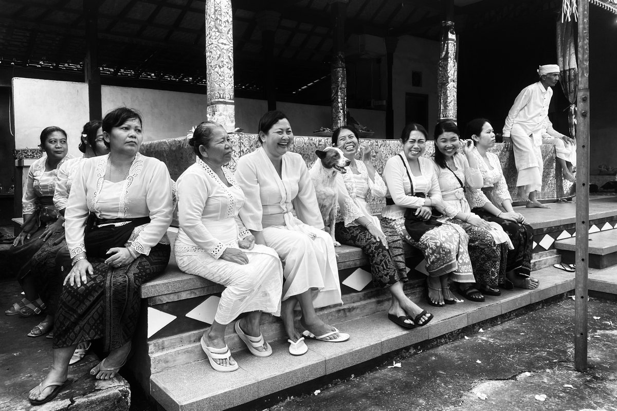 Even the dog is smiling in this photo!!