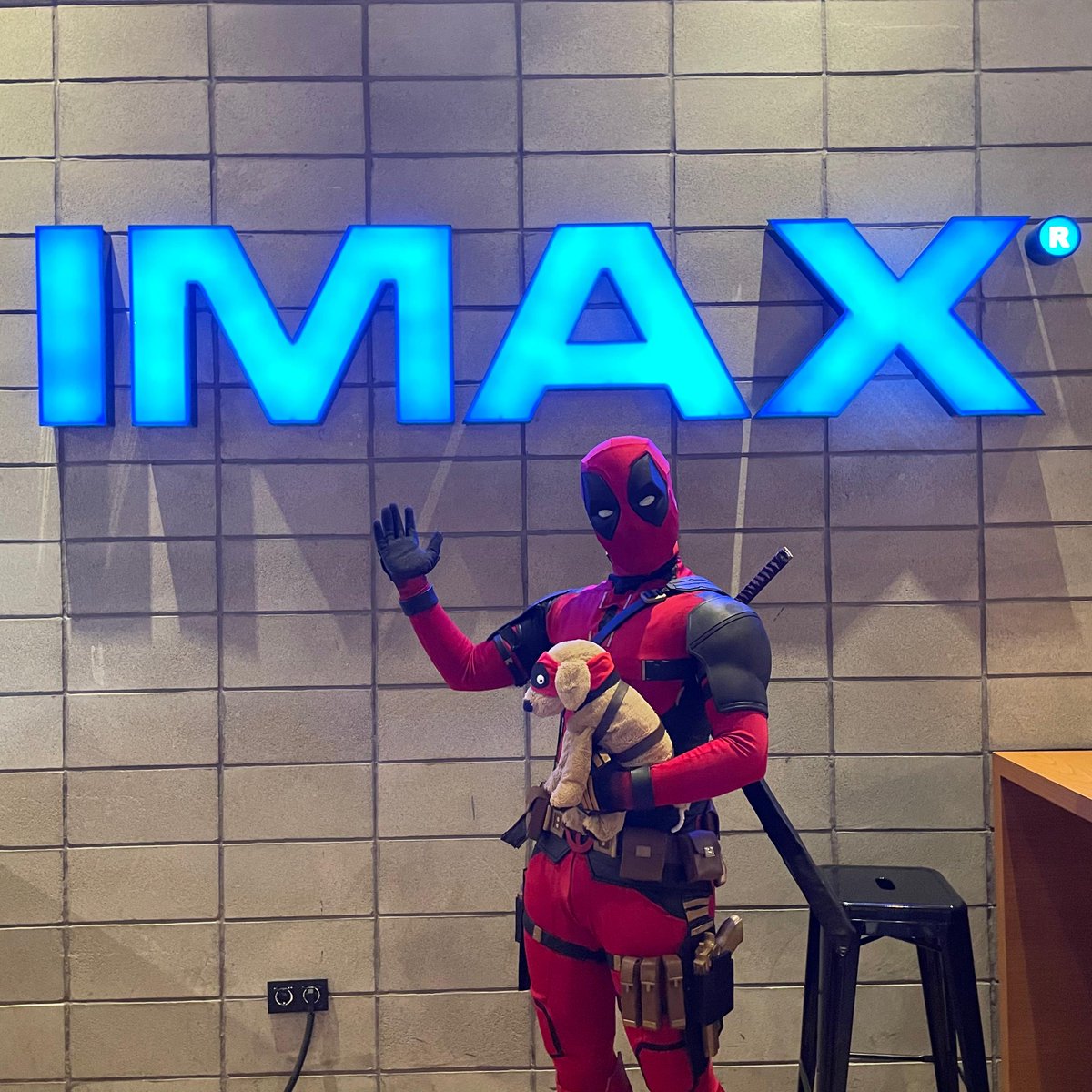 paribucineverse's tweet photo. Deadpool IMAX'te daha büyük ve daha çılgın! "Deadpool&amp;Wolverine" şimdi Paribu Cineverse'te 🥳 #DeadpoolveWolverine https://t.co/hzn9ENZPmk