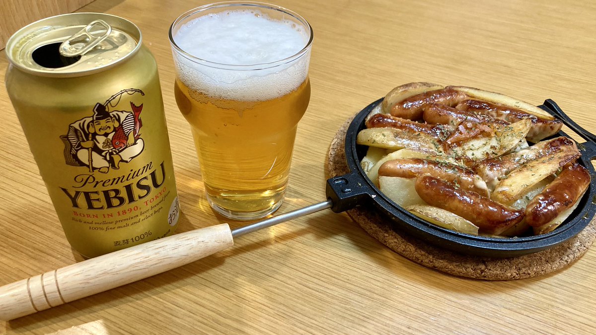 Aratap3's tweet photo. 世界でいちばん熱い夏
ヱビスビールで乾杯🍺 https://t.co/vc8mCmg42n