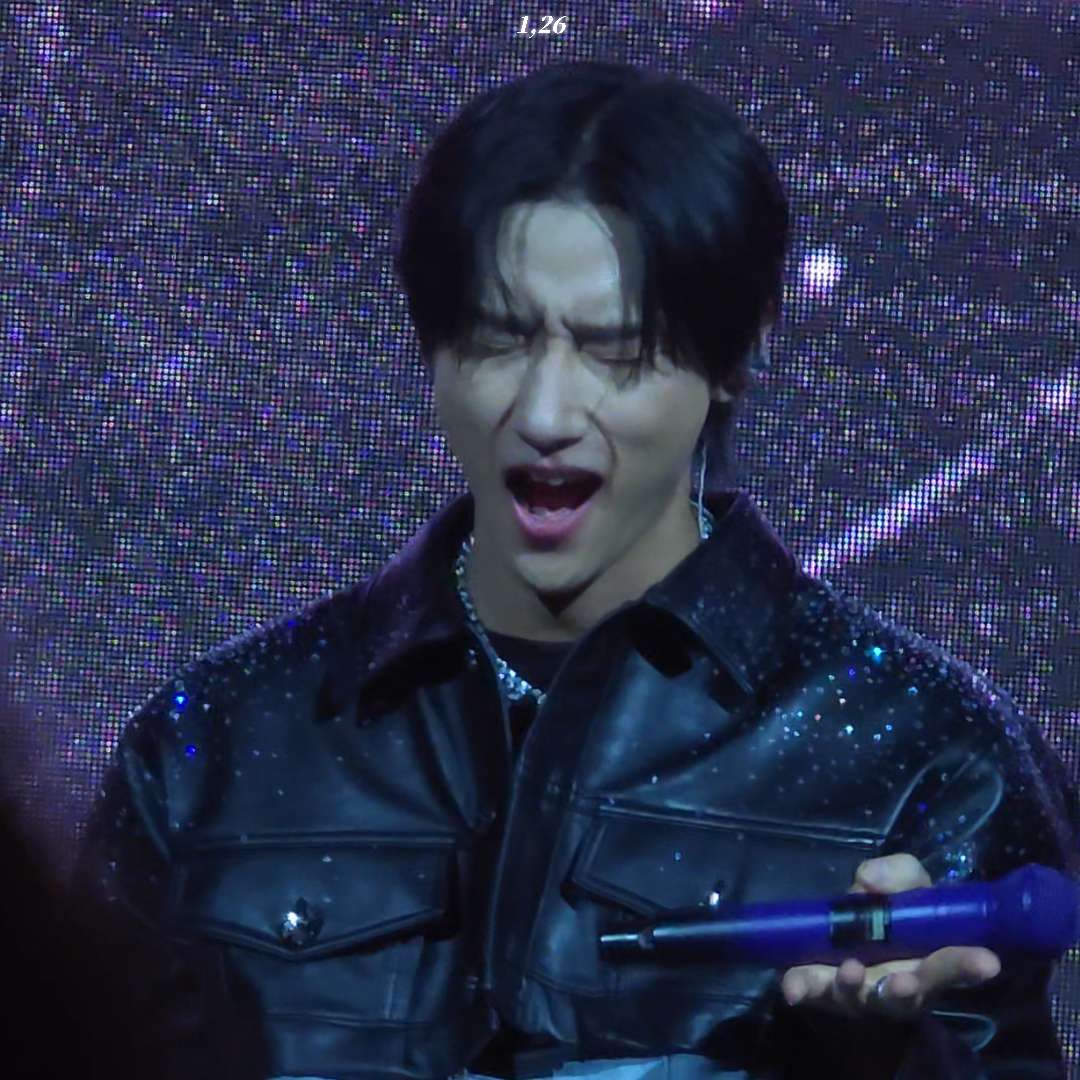 effortuneclover's tweet photo. you guys are killing me , X0 😵 https://t.co/PJt7Zkbnza