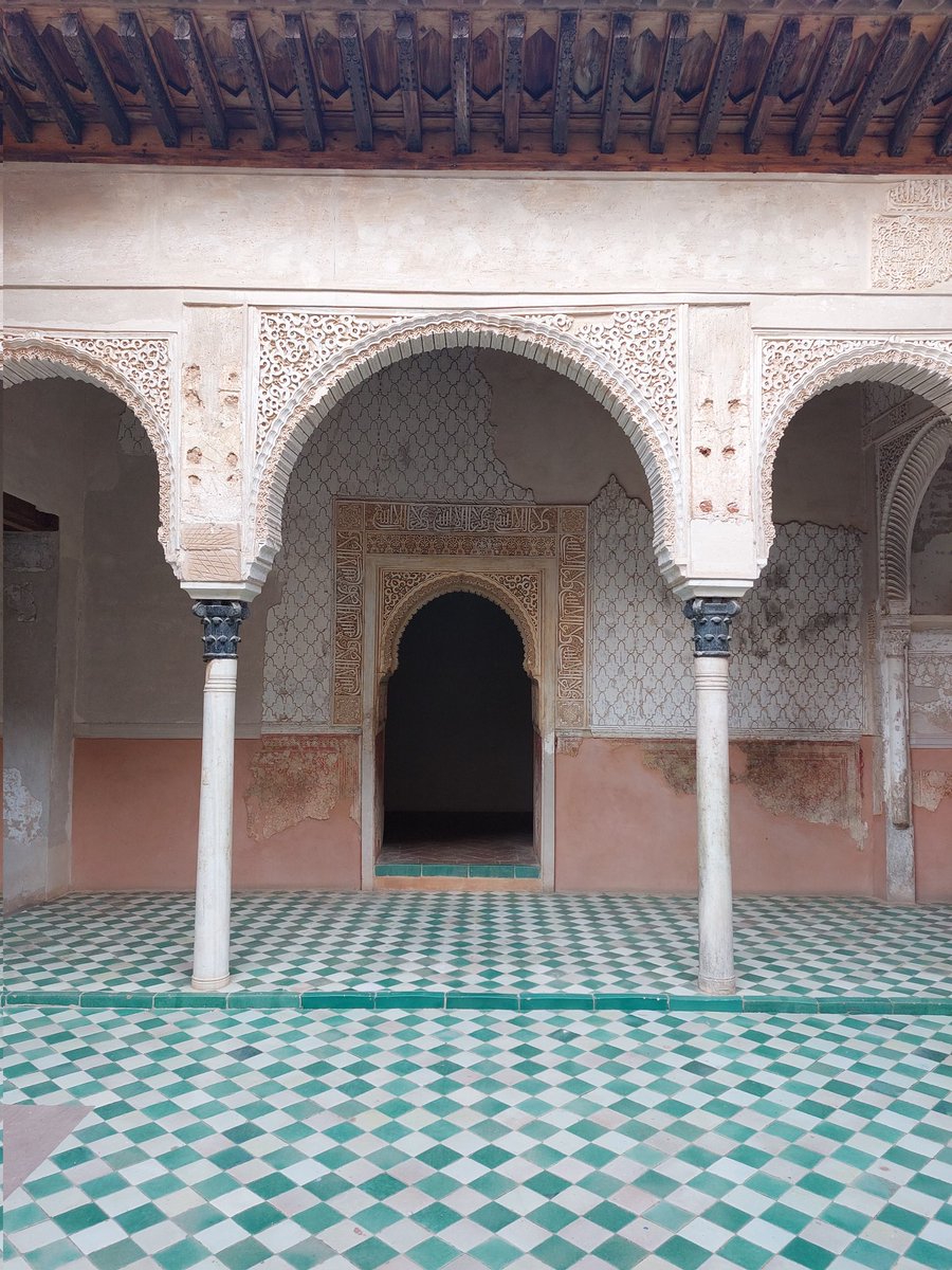 ¡Qué gozada deambular prácticamente sola por la #Alhambra más oculta, no abierta a la visita pública!
