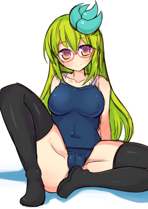 これは昨日のラクガキ水着ニーソメガネキミドリさんです 