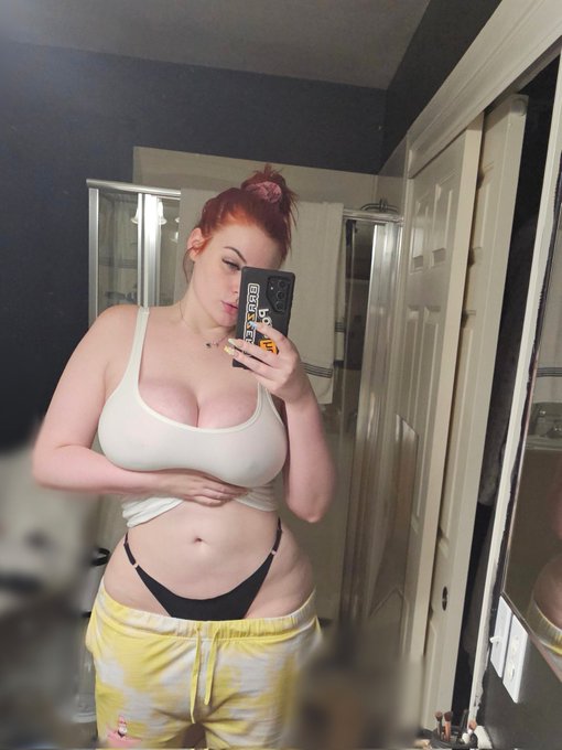 Good morning ❤️ 
Should I do a DVP scene for my OF? ? I just don't know which two guys to have double