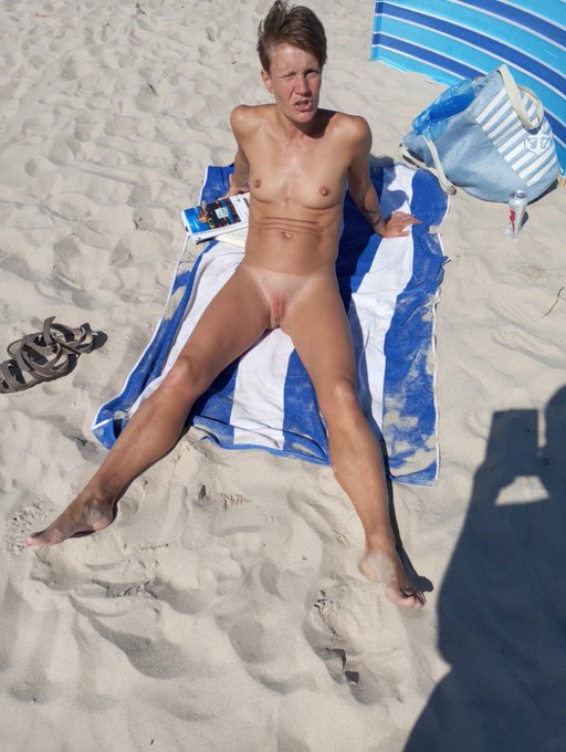 Hello, do want to sit down next to me??? https://t.co/OiNXi50Efh