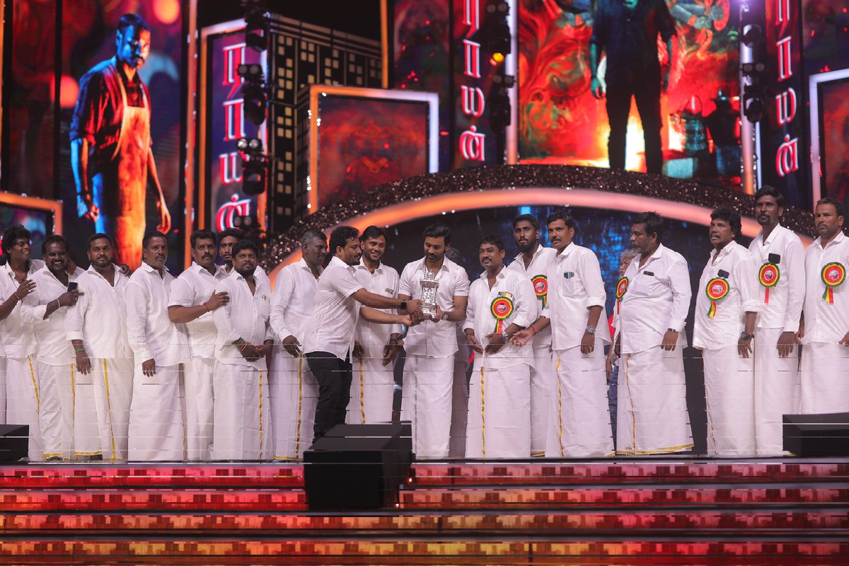 dhanushUHD_offl's tweet photo. #RaayanAudioLaunch HD Still !!
Size: 9MB (6720×4480)
Drive: https://t.co/Jx2iXIHbN8
#Raayan | @dhanushkraja https://t.co/xkVjIdk8Fs