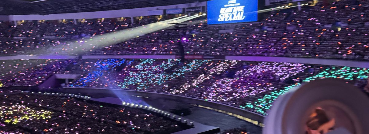 pinkot9's tweet photo. NISSAN STADIUM DID NOT COME TO PLAY

#TWICE_5TH_WORLD_TOUR_IN_JAPAN https://t.co/zsbAAmArRJ
