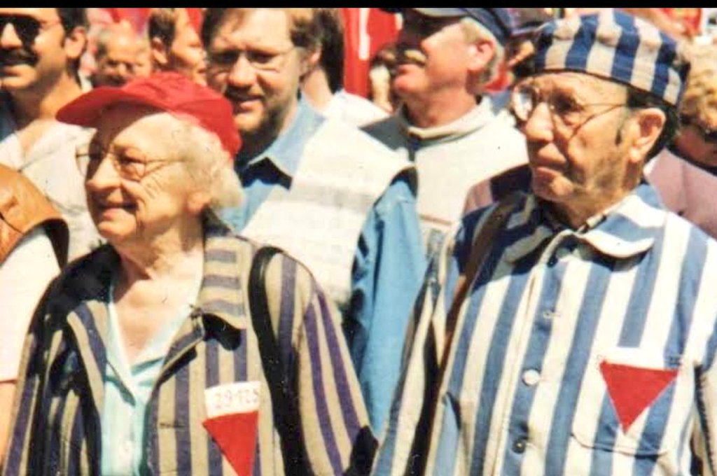 SerpilOzkan99's tweet image. Vitali Hakko, 100 yıl önce, Türkiye'ye ilk  şapka getiren kişidir. Türk Milletine,sadece şapka giydirmişti.Şimdi ise 2024 Paris Olimpiyatlarında,sporcularımıza, İsrail bayrak renkleri ile Yahudi mahkum elbisesi giydiriyor.
▪️Bu utancın sorumluları kim? Kim dalga geçiyor, bizimle?