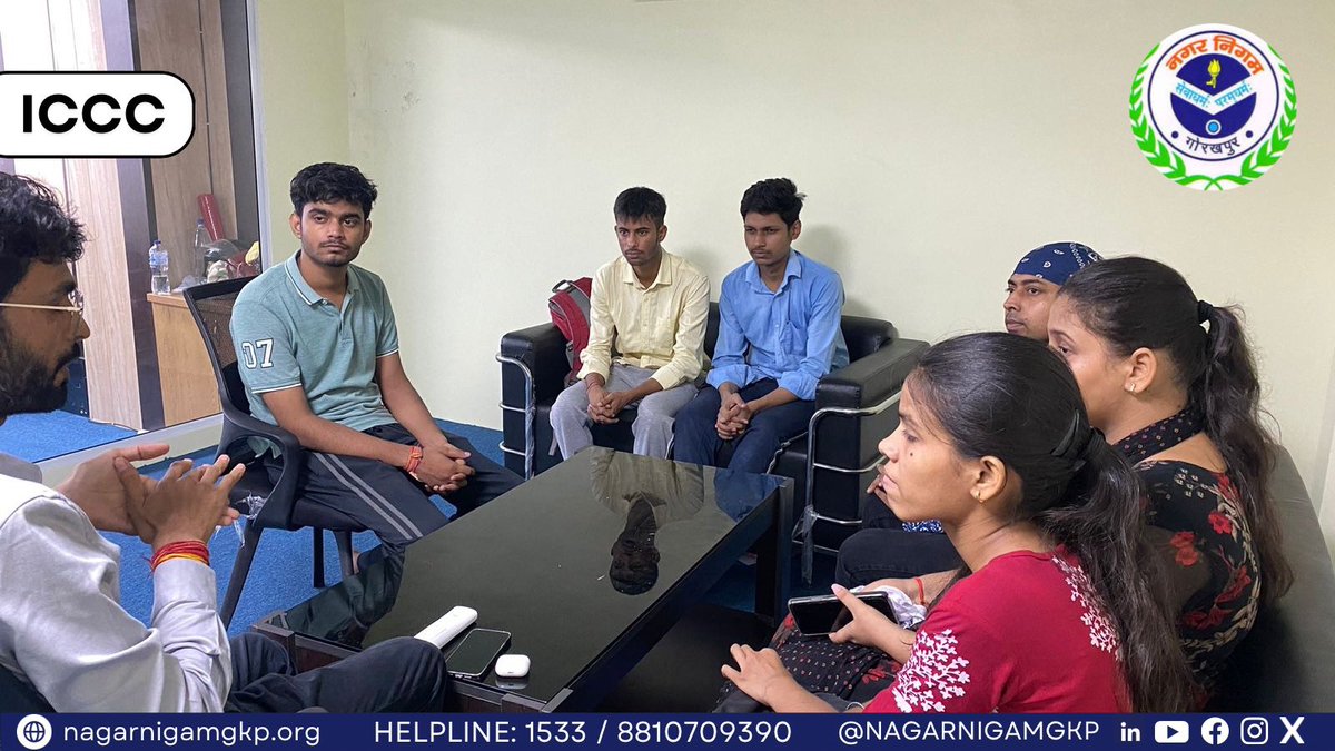 NagarNigamGkp's tweet photo. ULB Code:801160

Students from @MmmutOfficial and interns at @weembrace_ NGO visited Nagar Nigam to learn about the city's waste management processes and effective awareness campaigns.A step towards a cleaner,greener future!🌿 #Sustainability #WasteManagement #CommunityEngagement https://t.co/Hyj2jAaFad
