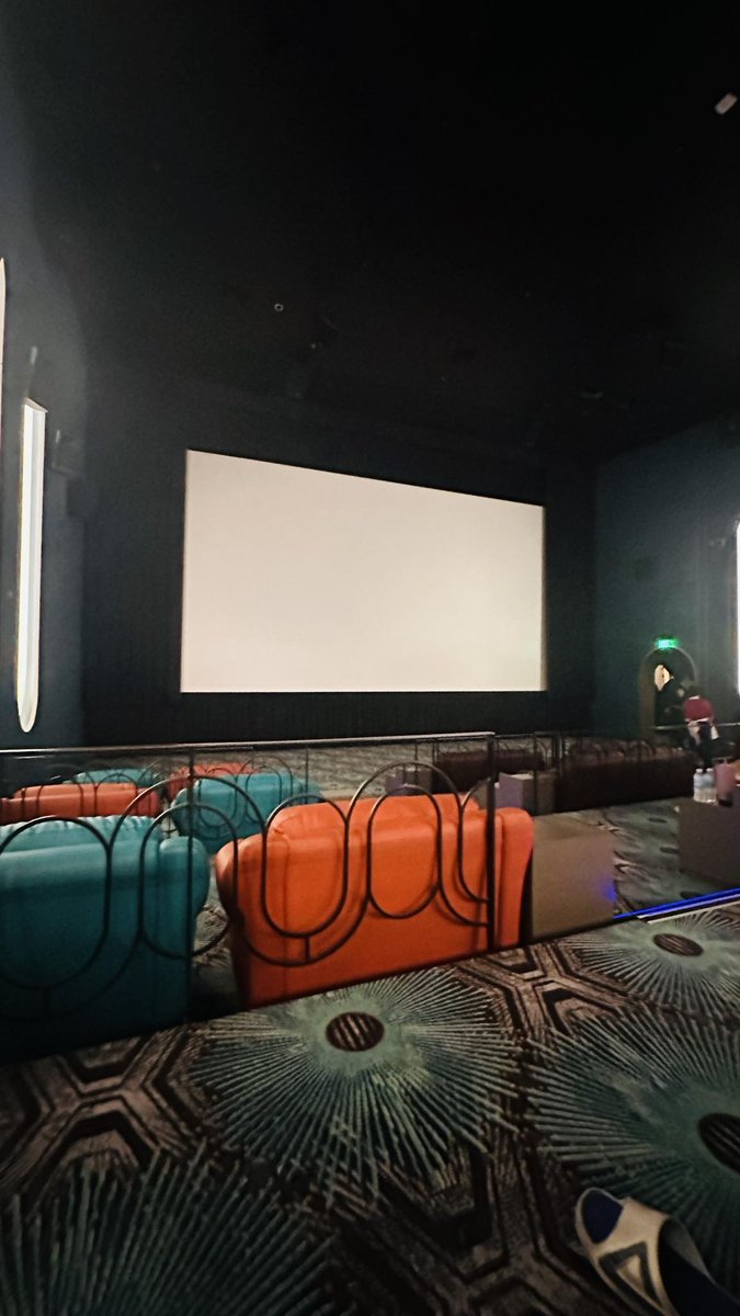 NOT_ROBOLXGAMER's tweet photo. Greenhills, mall, philippines, cinema 5f https://t.co/gdyDp5s9aY