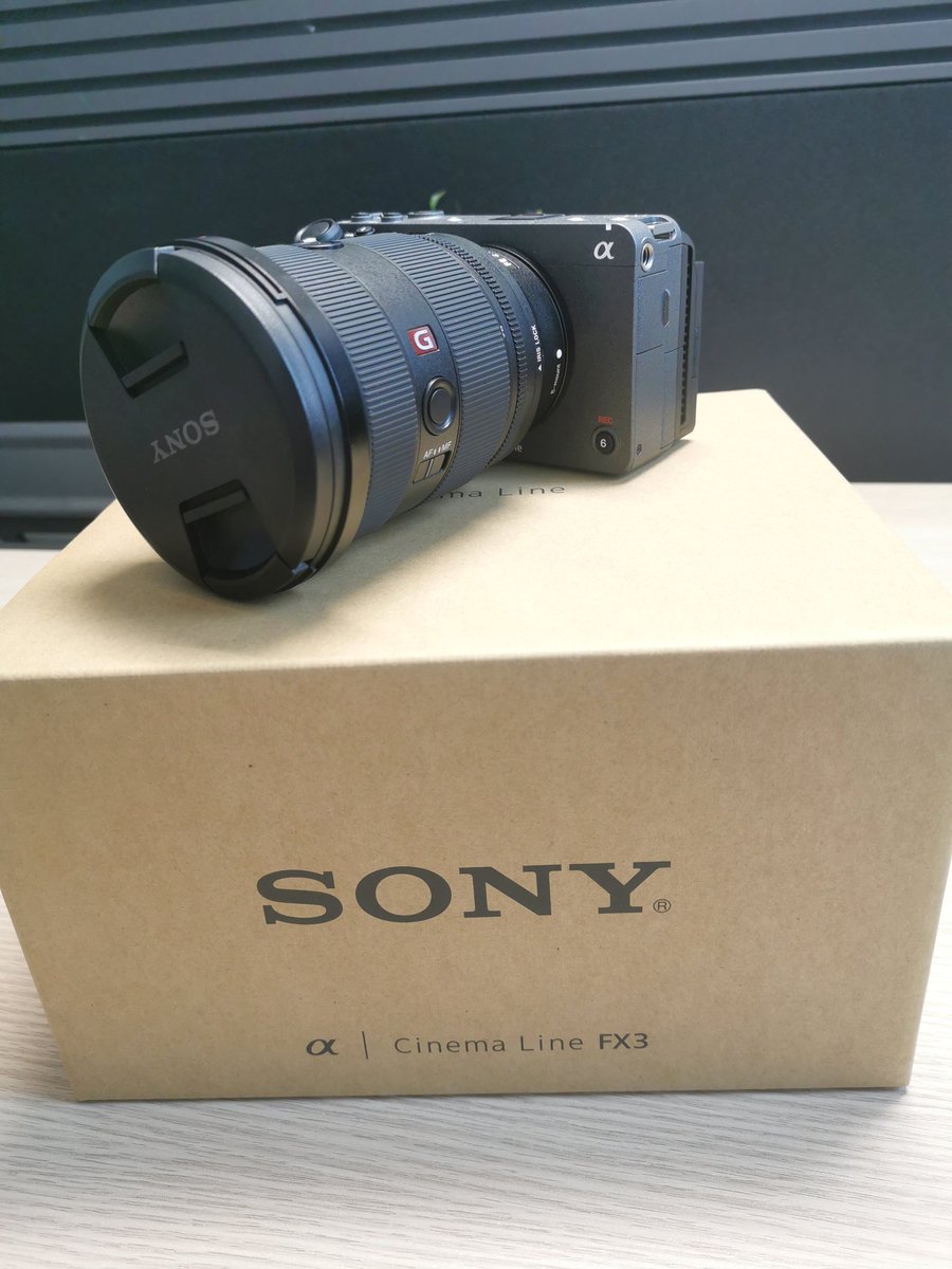 n165company's tweet photo. La vidéo a été le deuxième axe de développement 🎬

▪️Juin 2023 : 1er achat d'un GH5 ✅
▪️Octobre 2023 : 1er projet vidéo avec @cosmostyle44 ✅
▪️Juin 2024 : achat d'un FX3 ✅

Investissement énorme et nouvelles perspectives, la suite s'annonce mouvementée 🚧😎 https://t.co/hdsVsaIxfp
