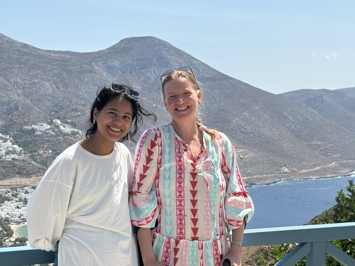 thaliaeley's tweet image. Randomly another @edit_lab member is on #amorgos this week & v kindly came to visit whilst I sit like Lady Muck being waited on after I fell awkwardly at the bottom of a ravine, broke my foot, & took 3 hours climbing back out (not a recommended holiday activity). @SGDPCentreKCL