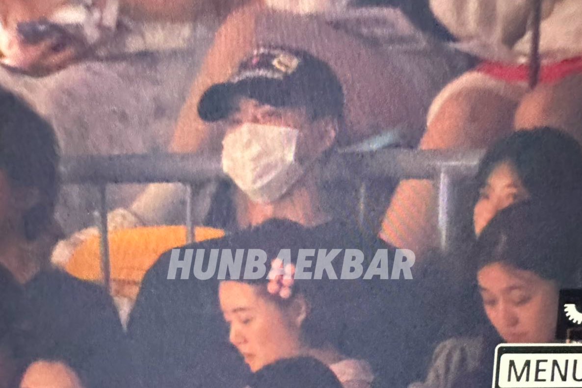 hunbaekbar's tweet photo. 240727 Lonsdaleite [dot]’ in Seoul 
他来看我的演唱会🥺
#세훈 #sehun #吴世勋 #hunbaek #훈백 https://t.co/ACgRgrGpOb
