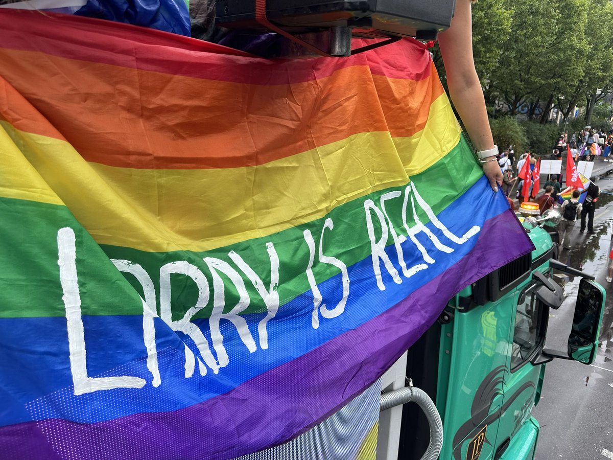 lilalullaby's tweet photo. Happy CSD Day 🏳️‍🌈 #oopswediditagain https://t.co/HWxK6rvlqo