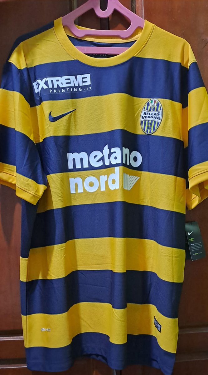 #WTS hellas Verona home 16/17 #BNWT
1.200
<a href="/Jerseyforum/">Si Paling Jersey</a> 
#jersey4sale