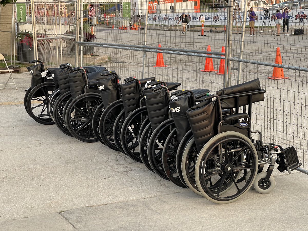 #qctimesbix7 Welcome to the 2024 Quad-City Times Bix7 where volunteers are preparing the Med Tent.