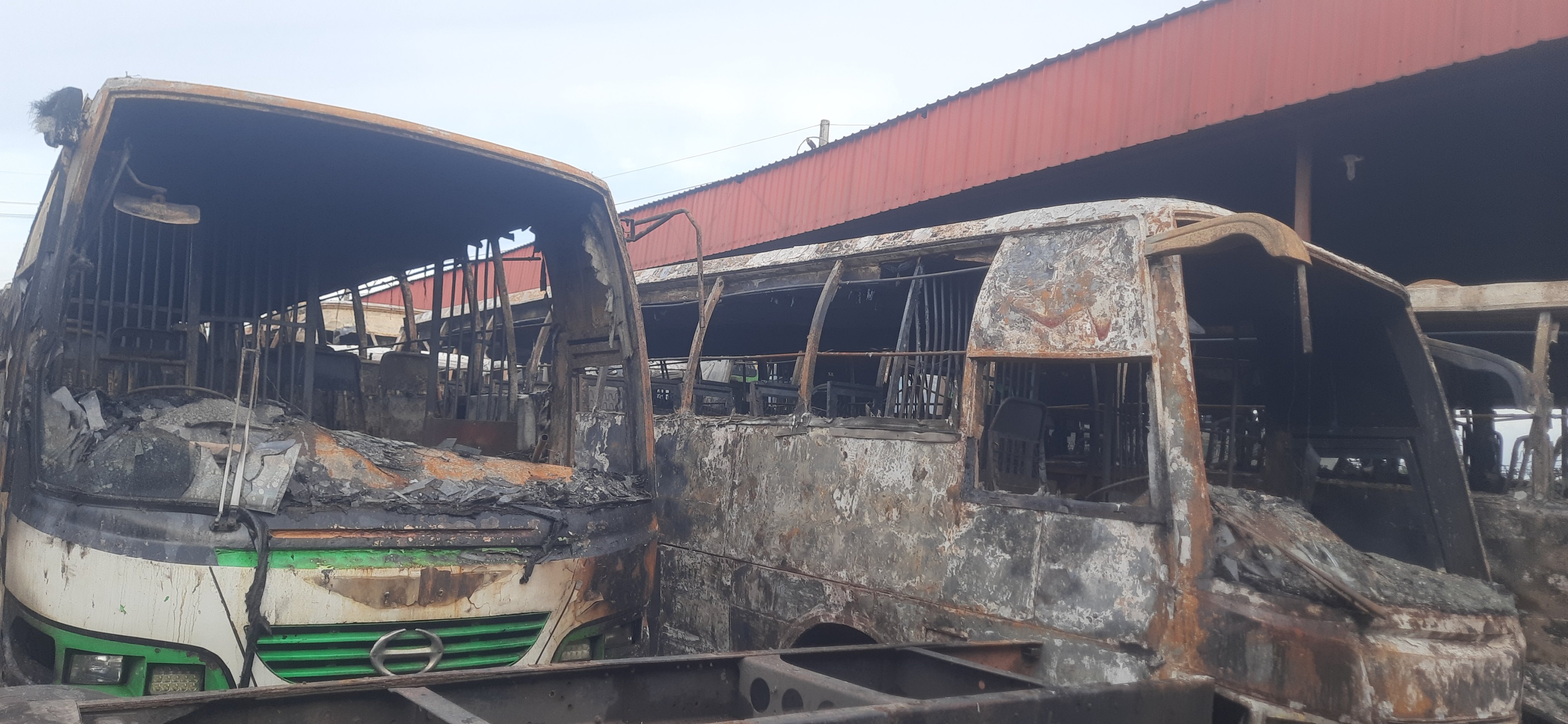 মাদারীপুরে হামলায় ৪০ কোটি টাকার ক্ষতি, ৫ মামলায় আসামি ৮ শতাধিক