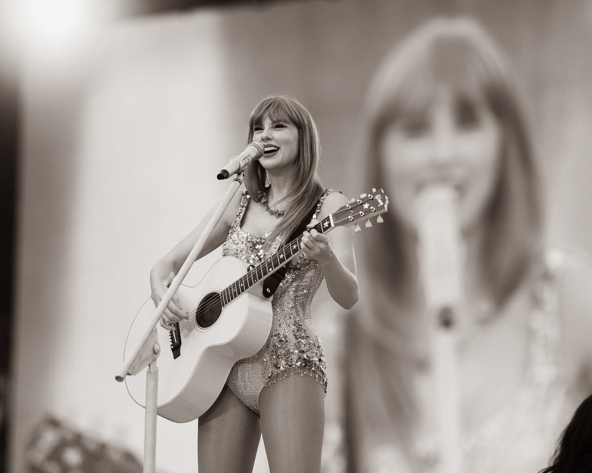 taylornation13's tweet photo. #MunichTSTheErasTour, tonight we're going to go on a little adventure and celebrate 18 years of music! 💚💛💜♥️🩵🖤🩷🩶🤎💙🤍 Welcome to #TSTheErasTour! ☺ https://t.co/Xur0V2Wml9