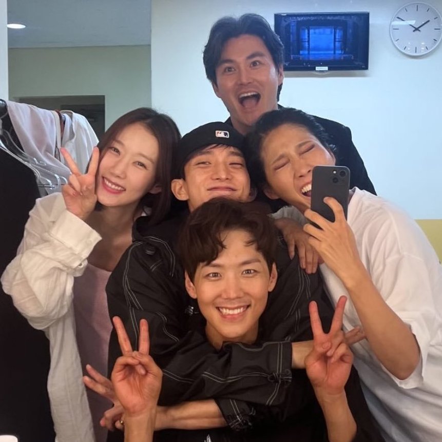 kyeomties's tweet photo. his closeness with his xcalibur family is so special to me 💔 his hyungs and noonas love him so much you can just tell how close they are 🥹 https://t.co/HNmRzAHsQe
