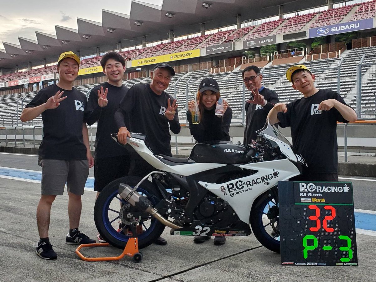 ken_t_rider's tweet photo. 無事無転倒クラス3位表彰台🥉
腰痛かったり吐きそうだったけどめちゃ楽しかった✨
表彰式本格的で貴重な体験🏁
#ミニろく
#富士レーシングコース戦
#POXLcafeRacing
#RB_Riberty https://t.co/T6xyNR9VuN