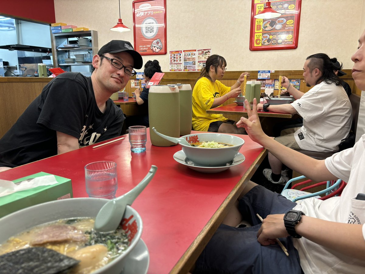 MITTO_STRC's tweet image. 今日はツインナイトレース✨専務予選敗退🤮オープン準決勝敗退🤢スラストでこんなに速度変わるんだなと勉強になりました👻帰りはみんなで山岡家で優勝‼️お疲れ様でした✨
＃ミニ四駆　＃オームツインサーキット