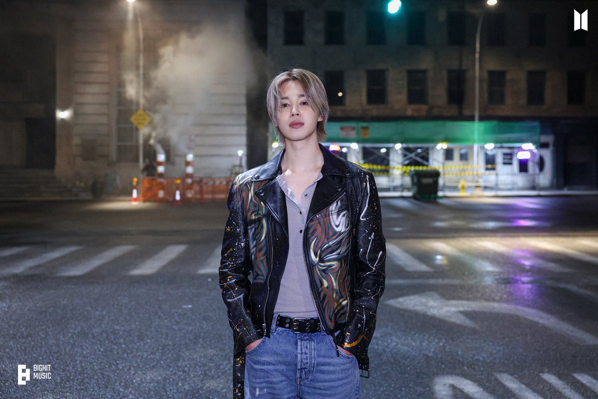 btsforever2026's tweet photo. [WEVERSE] Foram
disponibilizadas fotos de Jimin nos bastidores da gravação do MV de "Who"! (Pt、3)

Quanta beleza!🙃🤭 https://t.co/ldV1QNpnzY