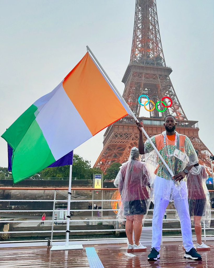 LifeMagazine_CI's tweet photo. #JOPARIS2024 🔴 Notre champion, notre porte-drapeau🇨🇮 Cheick Cissé, unique médaillé d’Or 🥇de l’histoire de la Côte d’Ivoire aux Jeux Olympiques
#lifemagazineci #CheickCissé #Paris2024 https://t.co/Qc1cDg3j0H