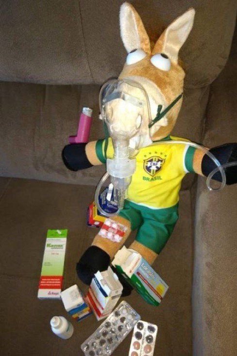 feelminyard's tweet photo. assistindo esse jogo assim #VoleiNaGlobo https://t.co/3utv0RsBFi