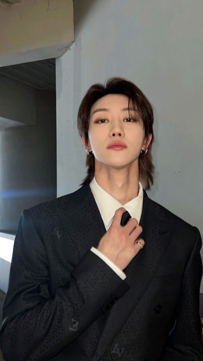 JunHu011's tweet photo. –Temporary | #Junhao filo au 

Jasper Wen(Jun) , a prominent surgeon, was set to marry Jiahao Xu(minghao), the CEO of Xu Company. However, it's unsettling to discover that Jiahao is involved in a secret relationship with the renowned model. https://t.co/Tf6dcVPhxi