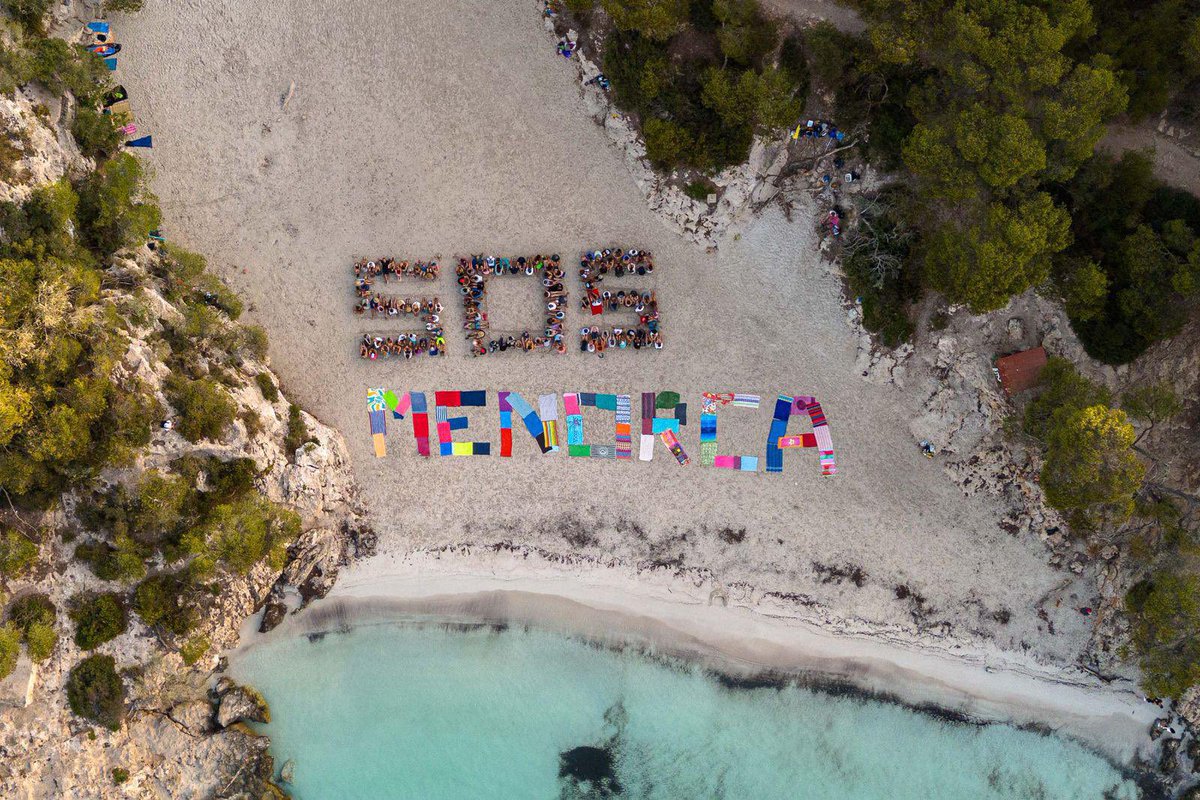 Una de les platges més massificades de Menorca ha despertat avui amb un missatge clar: prou creixement turístic

Com ha estat possible? Des de primera hora i durant 6h, 250 menorquins s’han coordinat per omplir el bus i pàrquing 

Necessitam un canvi de rumb #ViaMenorca