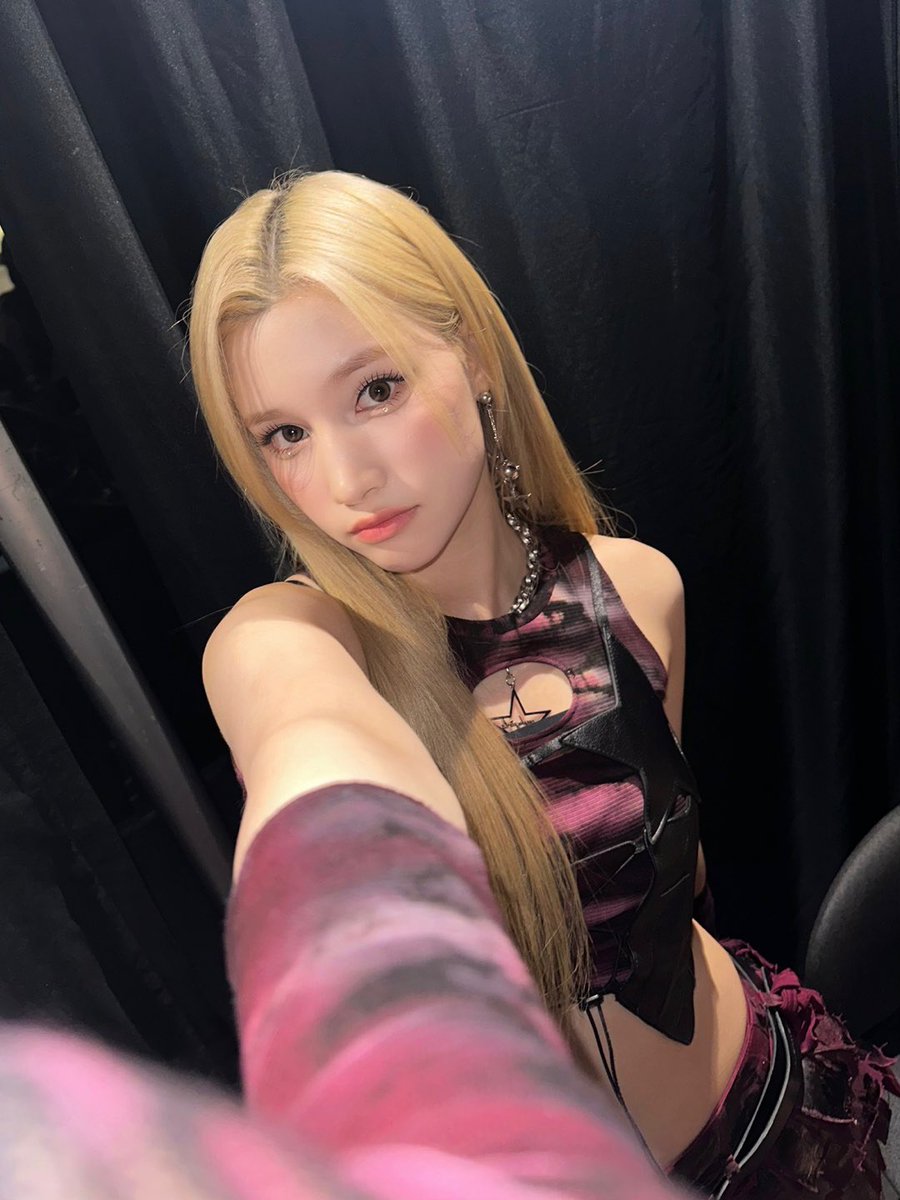 official_kep1er's tweet image. I was so happy to be able to celebrate my birthday with fans in person✨💛 
Thank you for always giving me so much love, and I will try to repay that love!❤️❤️ 
Our members were so cool on stage today, right?!🫶🏻
Please look forward to the days 
we'll be together!! Love u❤️…