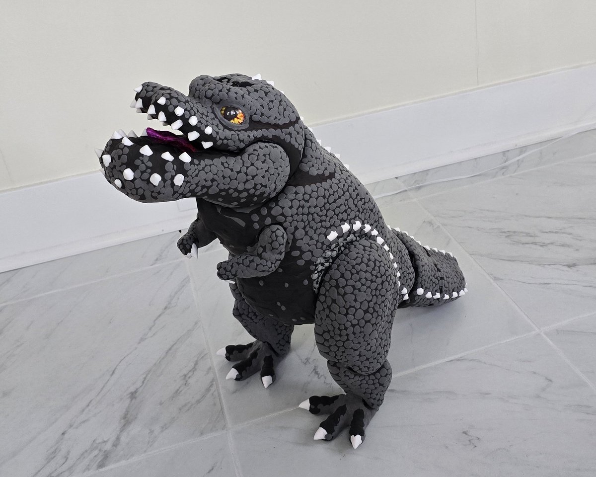 thecraftlocust's tweet photo. I love small projects because they can be completed 15-30 minutes at a time. Jhobi is ready for paint! 
#jhobi #deviljho #monsterhunter #monsterhunterbabies #monsterhunterprops #monsterhuntercosplay #モンハン https://t.co/TlaGYTEjCF