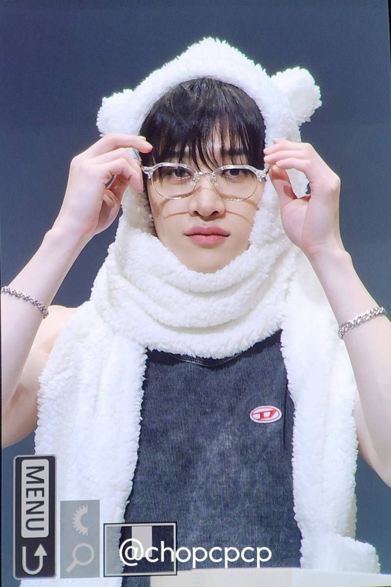 chopcpcp's tweet photo. 240727 위드뮤
🐻‍❄️👓
#방찬 #BangChan #StrayKids #스트레이키즈 https://t.co/CrLT7qnWQV