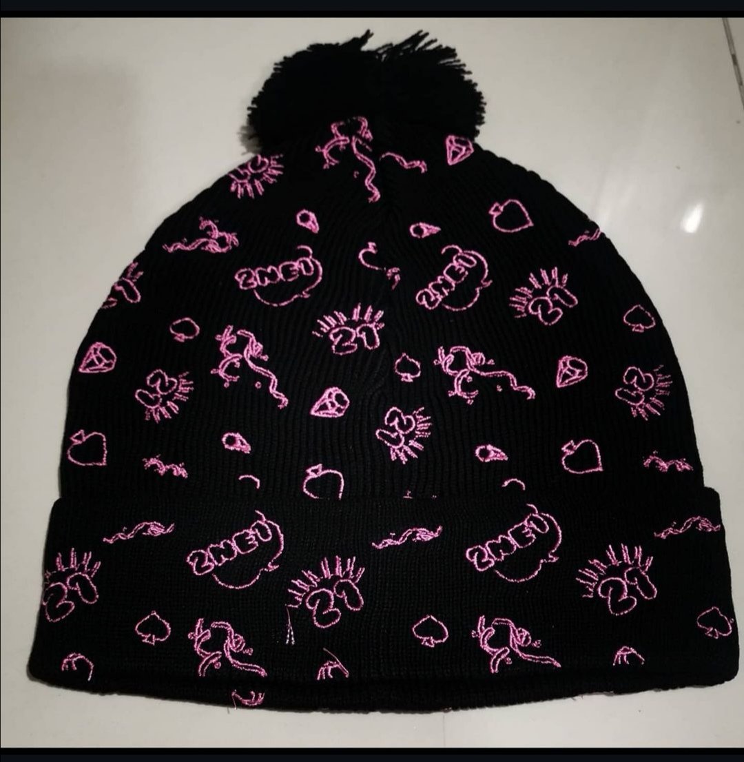 xuntilwheneverx's tweet image. [AVAILABLE]

2NE1 Fanclub Event 2014 - Knit Cap

Price: 1600php

2NE1 Goods for YG Family Concert in Japan - Knit Cap

Price: 1500php

#2ne1 #Bom #Dara #CL #Minzy #BlackJacks