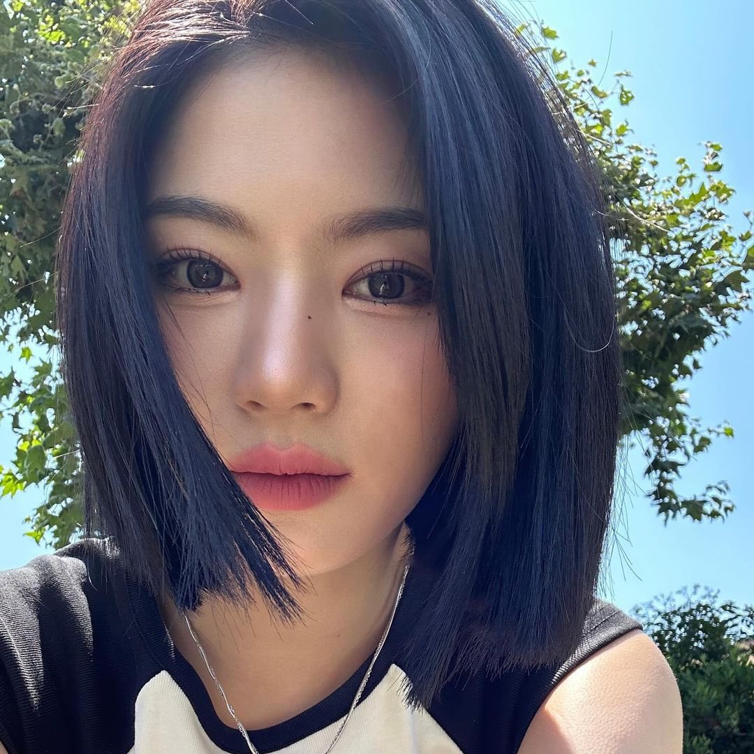 whitetulipsz's tweet photo. #jongchaengie Javicko reaction to rambut pendek nya Kalshey 

few tweets au. https://t.co/R0El1sURic