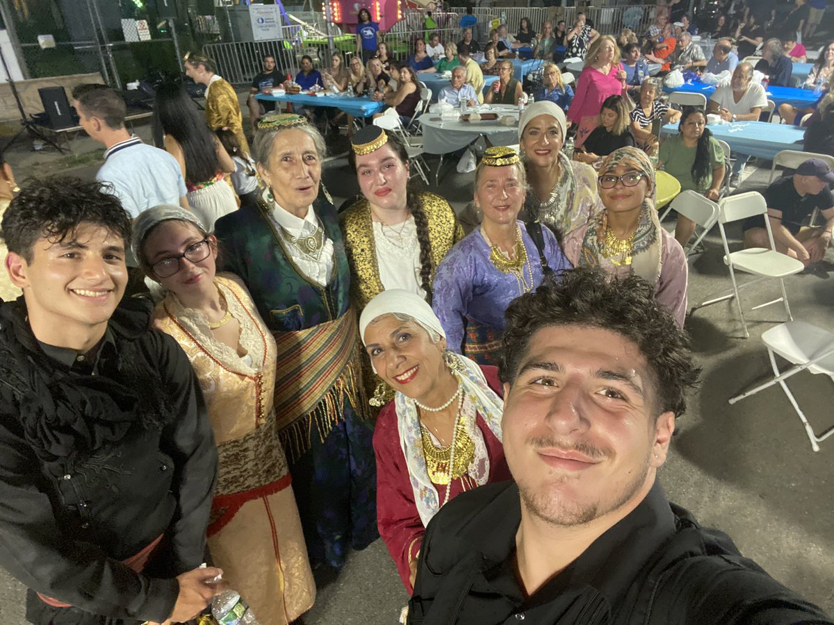 DorasPaintDrips's tweet photo. The Olympics is trash, but here in Astoria we’re celebrating the St Irene church festival with traditional Greek music and dance. May the saint protect us all! #greekfestival #astoria #traditionalvalues #blessus #greekdancelife https://t.co/66ySbKiQtF
