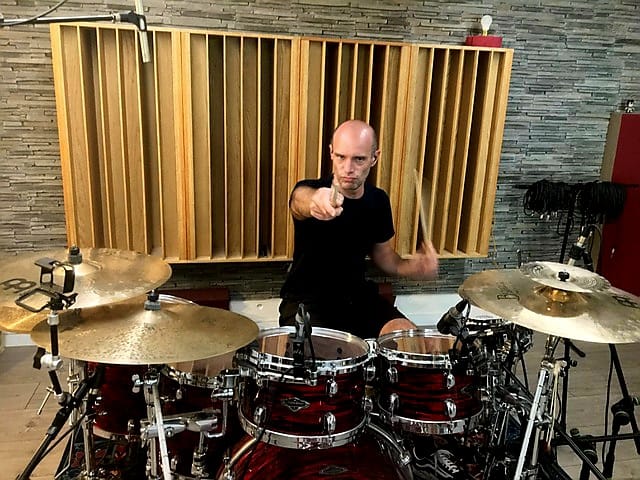 LOKURAH's tweet photo. 🇫🇷 Aurel vient d'enregistrer de nouveaux titres de LOKURAH dans son studio cette semaine.🥁 On vous tiendra au courant de la suite.🤘 https://t.co/4ojEn3qHEh
#lokurah #metalcore #drums #recording
#tama #meinlcymbals #remo #vaterdrumsticks https://t.co/jzxNF7zLHx