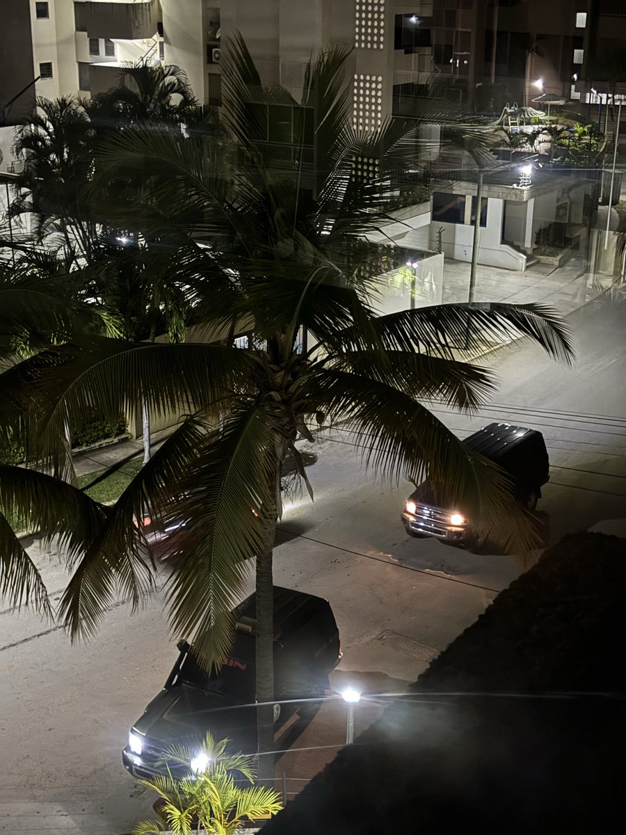 ReporteYa's tweet photo. #27Jul 12:27 AM #Denuncia
@VenteDDHH: "A esta hora, fuerzas del régimen inician una ola de persecución y amedrentamiento contra líderes políticos en varios estados el país. 

#HacerPolíticaNoEsDelito. Alertamos a la comunidad internacional de esta situación y exigimos el cese de la persecución."