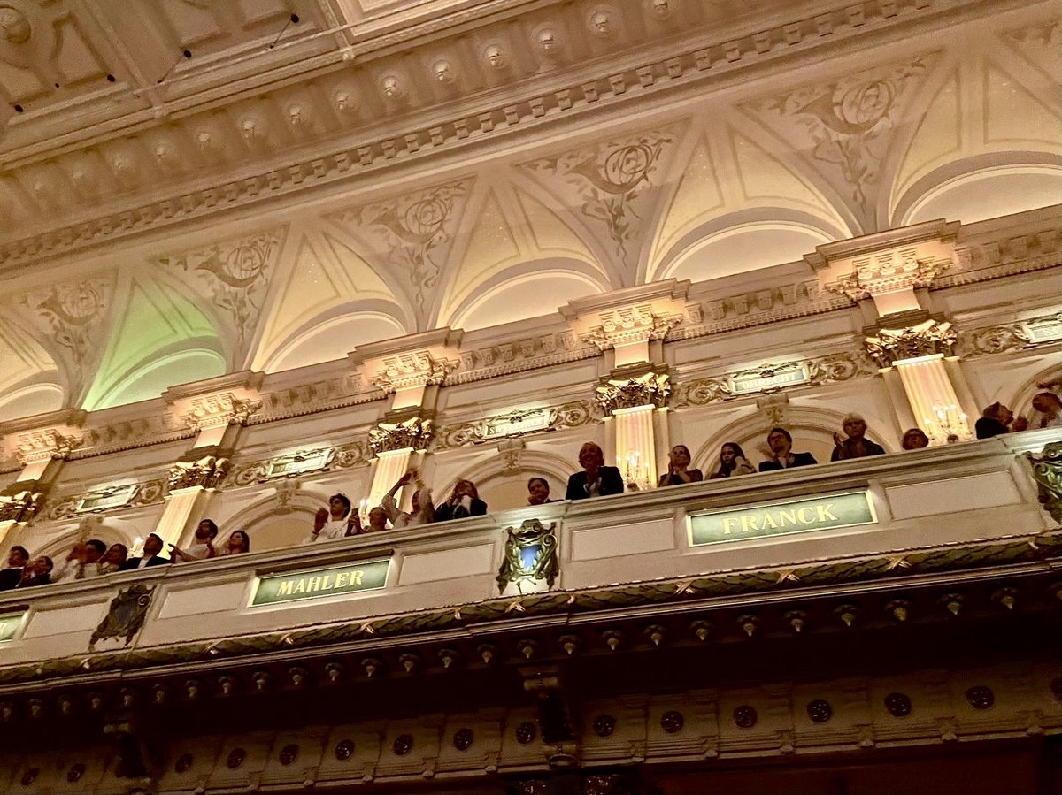 yeeamsterdam's tweet photo. Ter ere van het 💯 jarige Vriendschapsverdrag tussen Turkije en Nederland gaf het Turkse Jeugdfilharmonische Orkest een concert in het @Concertgebouw. Het succesvolle optreden van onze getalenteerde jonge muzikanten kreeg vele malen een staande ovatie van het publiek. https://t.co/Zgp7Kz4W9q