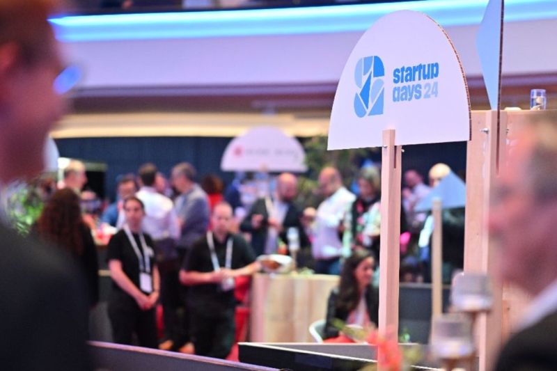 GraphEnergyTech's tweet photo. ⚡ Swiss Startup Days in Bern! ⚡ 

Today, our CEO participated to the Swiss startup days in Bern, a dynamic event uniting startups, investors, SMEs and large companies from all over the country. https://t.co/Uul1b3QZvF