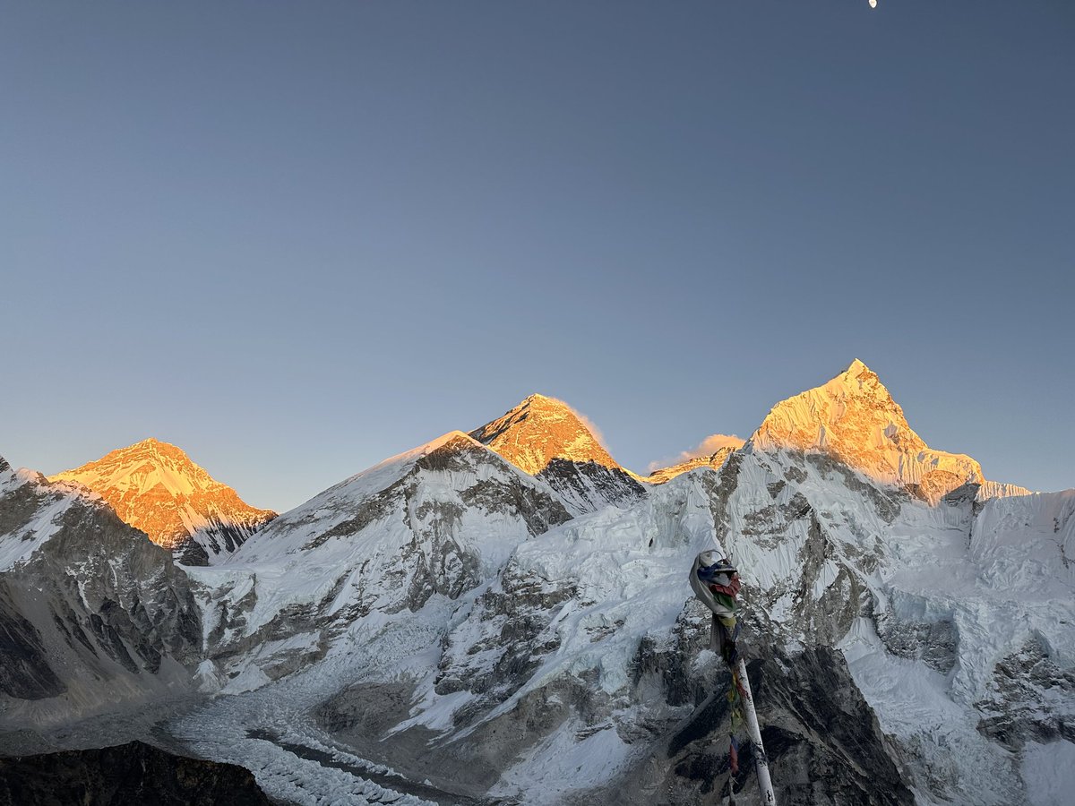 vertexholiday's tweet photo. During the Everest Three passes trek Sunset view of Mount Everest from Kalapattar in Nepal. 

#Nepal #Everest #trekking #Mountian #hiking #Everestthreepassestrek
#vertexholiday #adventure
#trekkiinginnepal #trekkingagency
https://t.co/5j1AWDjl3Z https://t.co/MYVje9dN2R