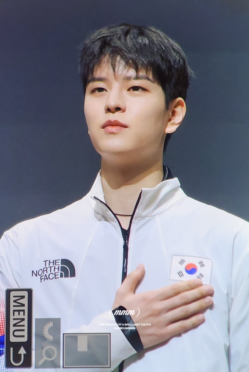SEUNGM1NE's tweet photo. OMGGG THE SHORT HAIR MADE HIM LOOKS MORE LIKE A LEGIT NATIONAL ATHLETE😭😭😭 https://t.co/SQ261SpxZL