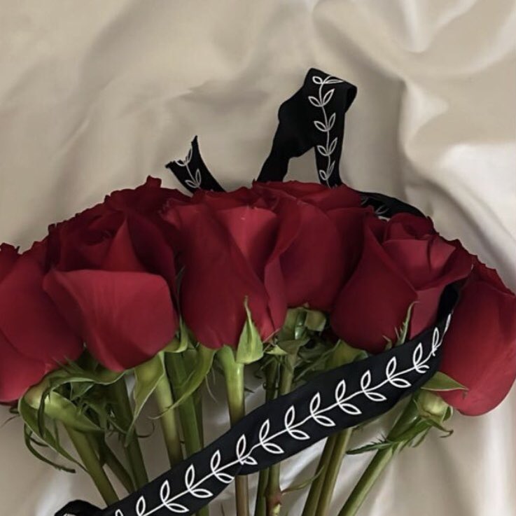🎈 
عامٍ مضى وابتدى من عمري عامٍ جديد  🎉

الله يكتب لي فيه الخير والصحه والسعاده 🎊

وربي لا يحرمني من الغالين في حياتي وأحباب قلبي ويحفظهم لي العمر كله 🎁
🎈