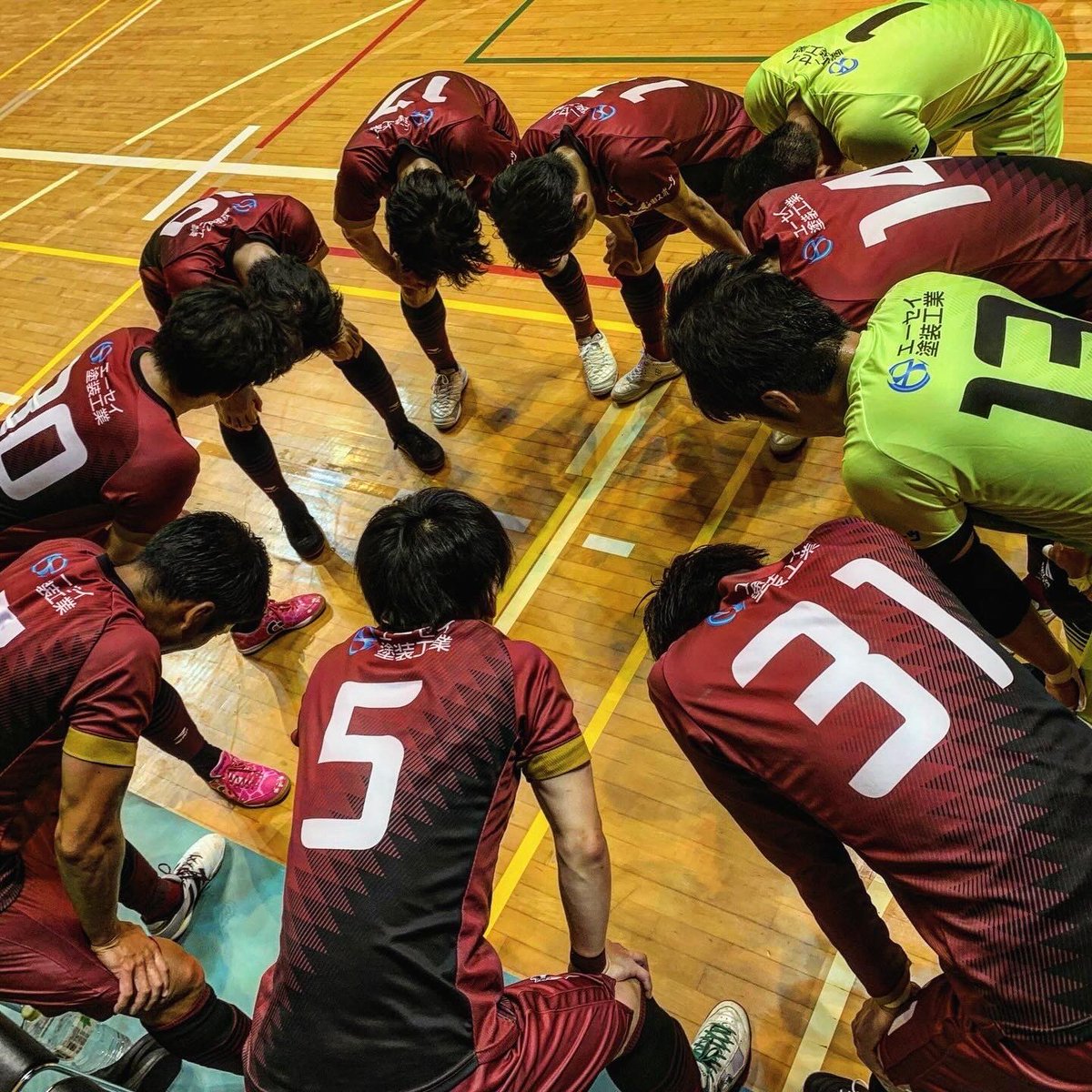FC80792517's tweet photo. 🔴試合結果🔴

関東2部リーグ第4節
🆚アズヴェール藤沢
6-5  Win✨

【得点者】
西巻⚽️⚽️⚽️
樋山⚽️
足助⚽️
井上⚽️

✨MVP✨
No.1 福元陽治

久々の関東リーグでのget3❗️
前節に続いて大きな大きな勝ち点3❗️

１位の相手に勝利できたことも大きいですが、何より新戦力の活躍が大きい❗️

次節も勝利🔥 https://t.co/dtlI1iHq9v