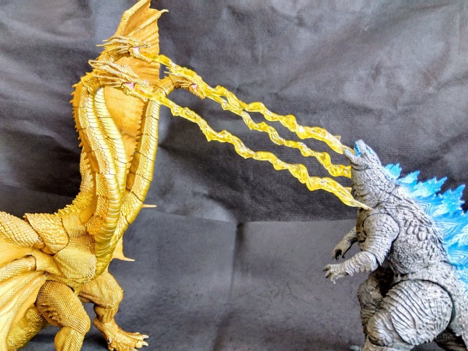 Genbu108's tweet photo. #夜のフィギュア撮影会
7/27
お題『フリー』
各首が引力光線を吐く劇中本編のキングギドラをフィギュアで再現出来るのは嬉しい限り。#KingGhidorah2019
#Godzilla2021
#Rodan2019
#HiyaToys https://t.co/WWy2fsdRvL