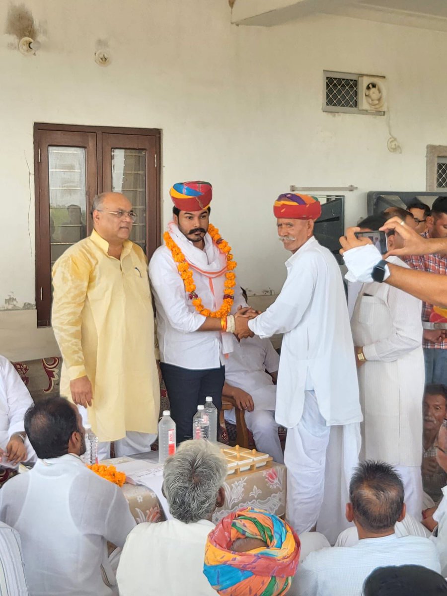 withabhinsui's tweet image. राजस्थान प्रदेश कांग्रेस कमेटी द्वारा दी गयी जिम्मेदारी का निर्वहन करते हुए आज खींवसर में सम्मानित कांग्रेसजनों की बैठक ली, RPCC के ऊर्जावान अध्यक्ष श्री गोविन्द सिंह डोटासरा के नेतृत्व में एक मजबूत संगठन निर्माण के लिए हम सभी प्रतिबद्ध हैं।

#by_election #Khinvsar #Rajasthan