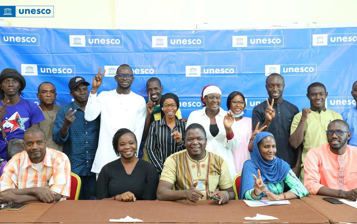 UnescoBamako's tweet photo. Dans le cadre de la promotion des contenus de l’application Hello Ado, @UnescoBamako en collaboration avec @ong_raes, a renforcé les compétences de #25 jeunes influenceurs sur la création de contenus digitaux et la mise en place d’incubateurs de campagne autour de #Hello_Ado. 1/2 https://t.co/spwtFlq06K