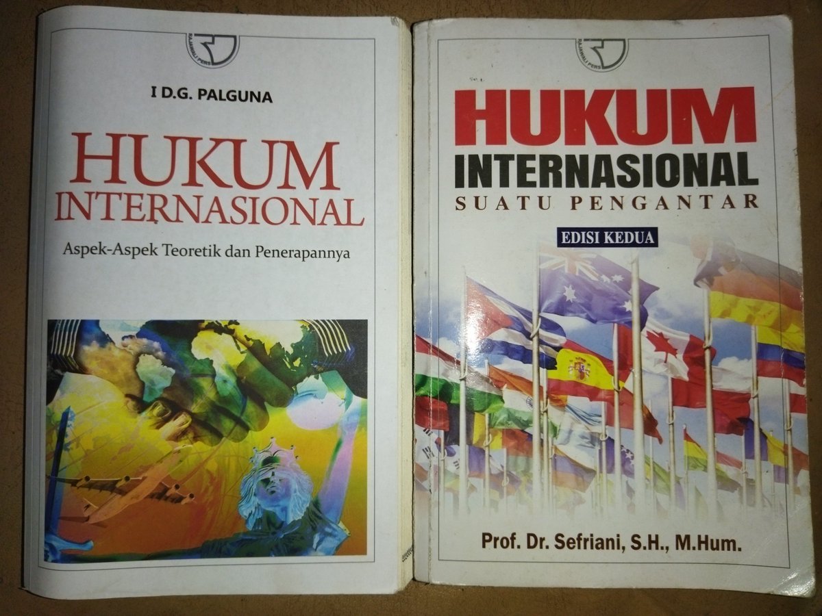 oreoeon's tweet photo. Mau jual buku Hukum Internasional Prof. Dr. Sefriani . Hukum internasional I.D.G Palguna 

-price : under 100k
-oren. Free ongkir 
- bisa nego https://t.co/OFcNcb23oH