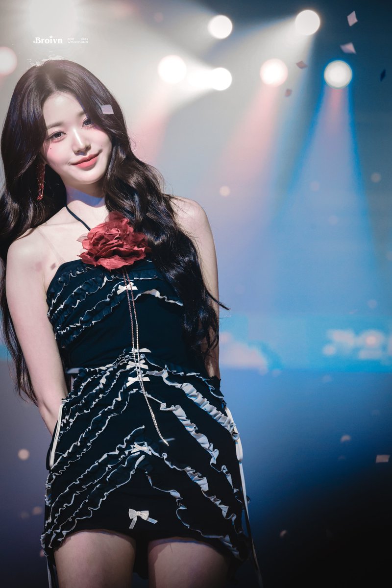 Broivn_0831's tweet photo. 240721 SBS 가요대전 SUMMER

#장원영 #JANGWONYOUNG #IVE #아이브 https://t.co/HrcgLctLqE