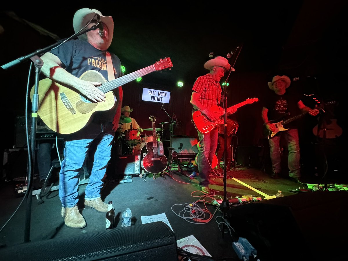 Great evening with <a href="/lospacaminoscom/">Los Pacaminos</a> <a href="/PaulYoungParlez/">Paul Young</a> @JamieMosesGtr at the Half Moon! Lots of fun and a lovely atmosphere. Best night with my girls <a href="/jackiev1712/">Jackie V</a> and <a href="/TinaxReevesx/">Tina Reeves 🌻</a> xxx